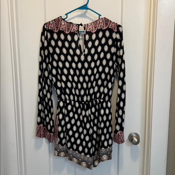 Black red pattern romper - Picture 3 of 5